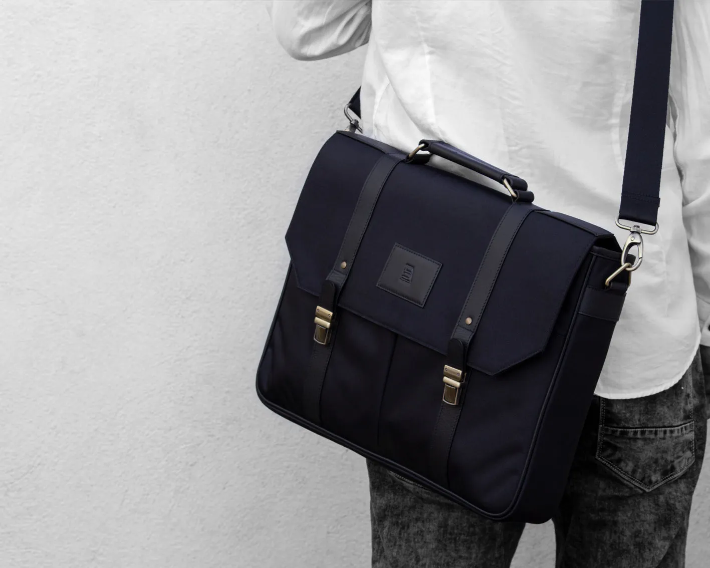 Retro Laptop Bag - Black