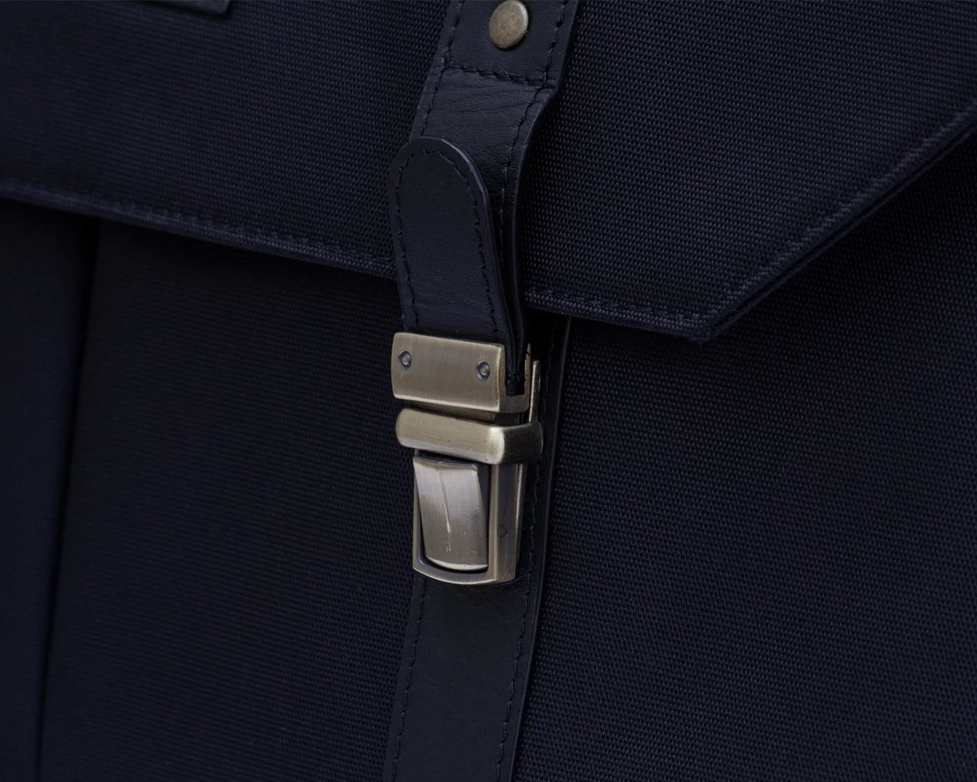 Retro Laptop Bag - Black