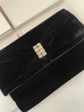 The Socialite and her love of a gem studded velvet clutch bag... 1950's chic