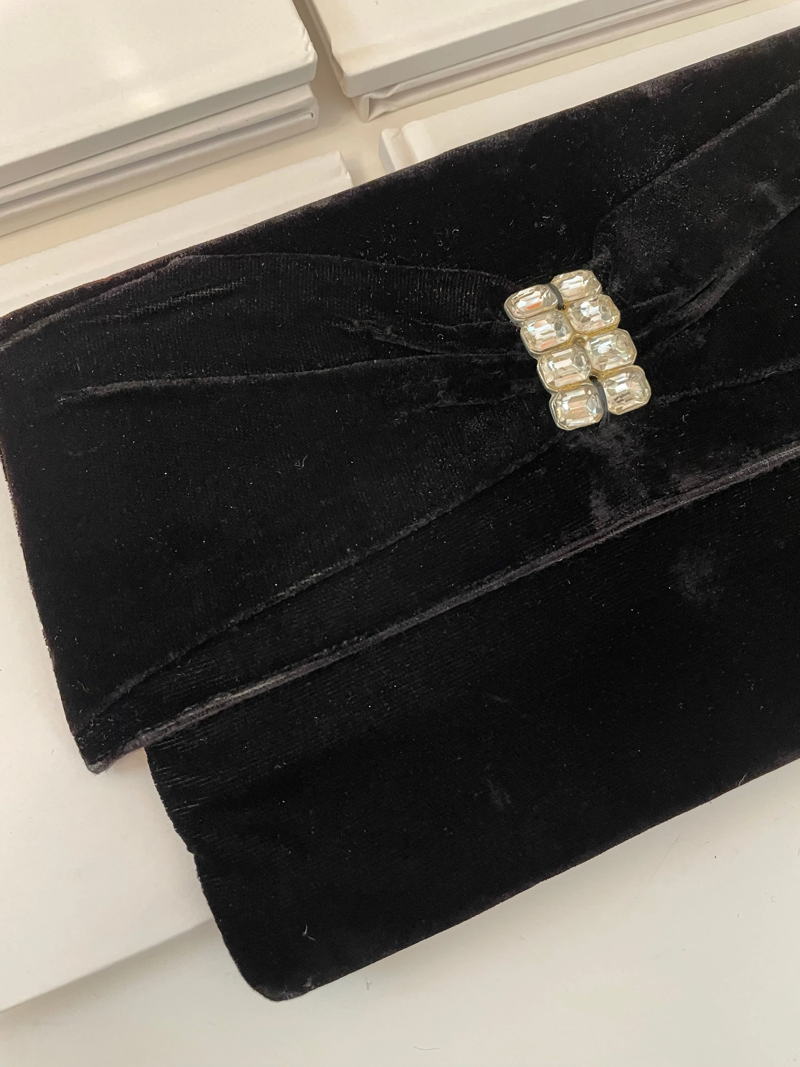 The Socialite and her love of a gem studded velvet clutch bag... 1950's chic